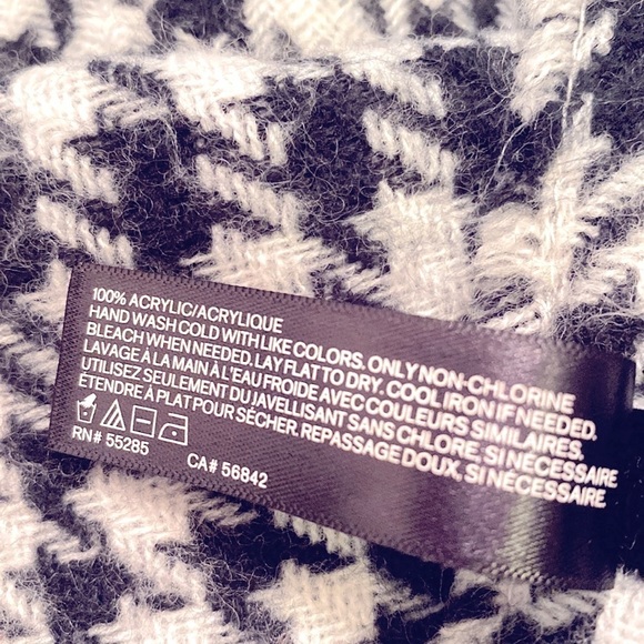 Express Large Plaid/Checkered Black & White Fringed Wrap/Scarf. - Picture 14 of 14